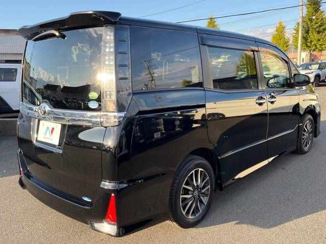 Toyota VOXY 2016-03 184883-18