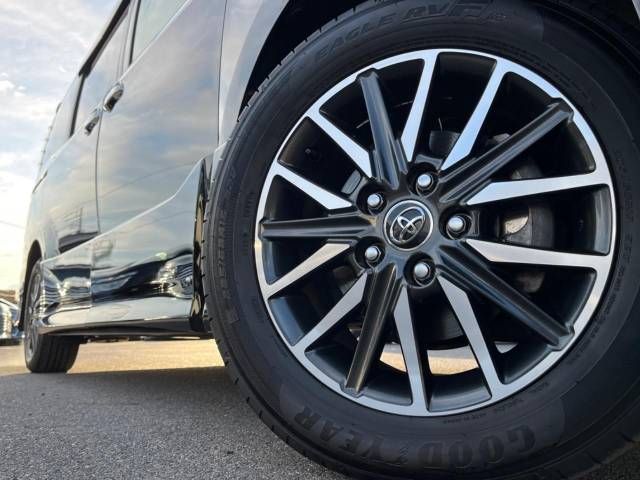 Toyota VOXY 2016-03 184883-14