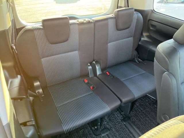 Toyota VOXY 2016-03 184883-10