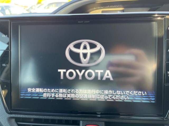Toyota VOXY 2016-03 184883-2