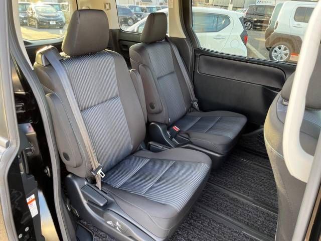 Toyota VOXY 2016-03 184883-9