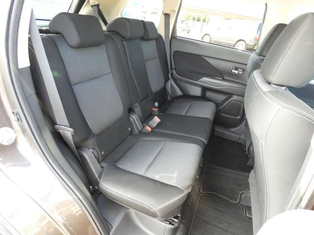 Mitsubishi OUTLANDER 2017-03 4527-6