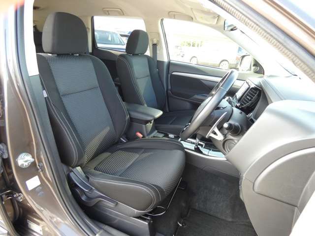 Mitsubishi OUTLANDER 2017-03 4527-5