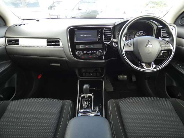 Mitsubishi OUTLANDER 2017-03 4527-4