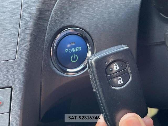 Toyota PRIUS 2015-06 366663-5