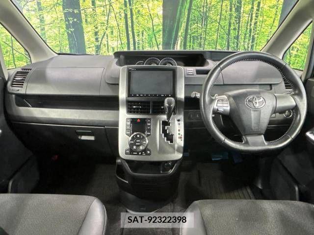 Toyota VOXY 2013-07 394961-1
