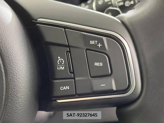 Jaguar F-PACE 2016-10 221447-7