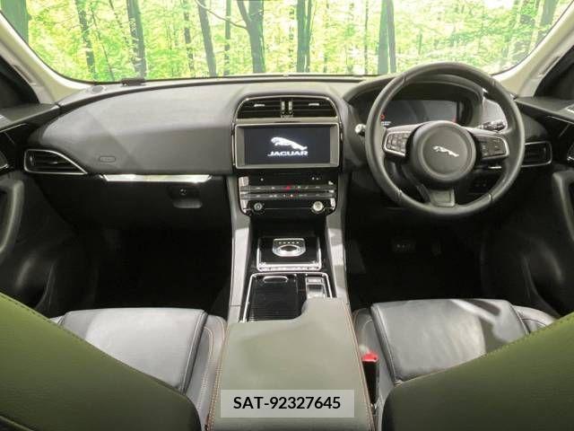 Jaguar F-PACE 2016-10 221447-2