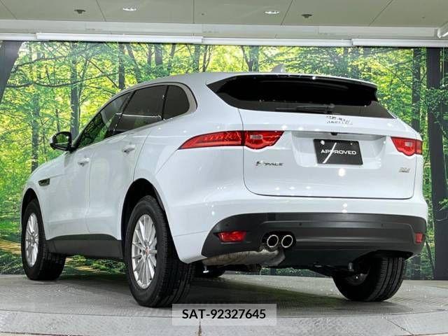 Jaguar F-PACE 2016-10 221447-18