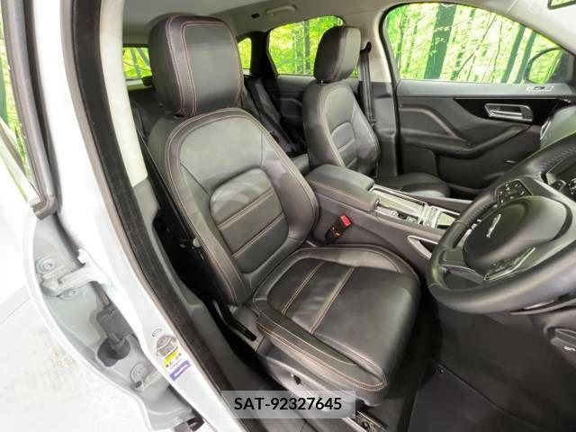 Jaguar F-PACE 2016-10 221447-12