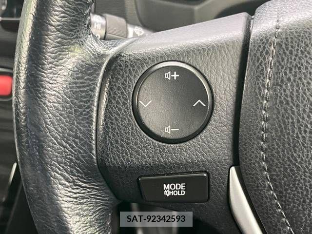 Toyota ISIS 2012-06 257397-7