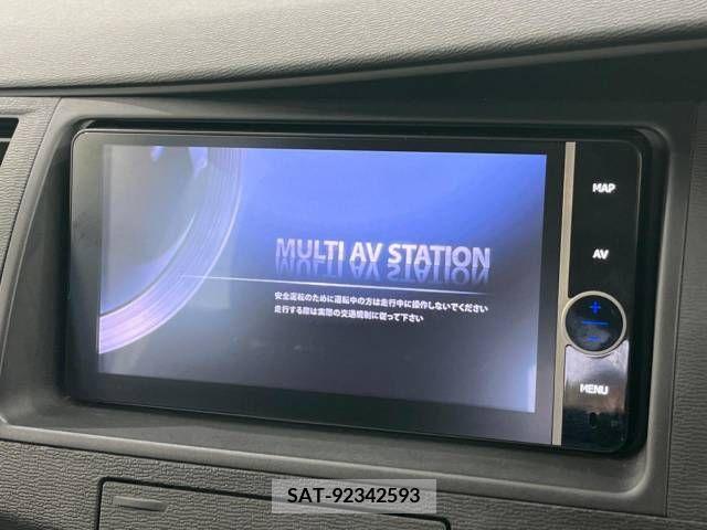 Toyota ISIS 2012-06 257397-3