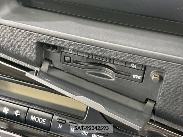 Toyota ISIS 2012-06 257397-5