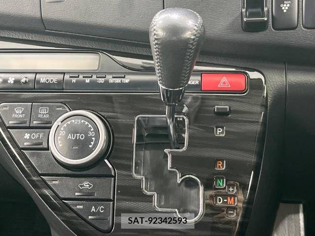 Toyota ISIS 2012-06 257397-19