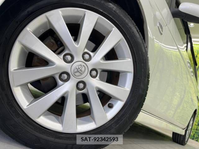 Toyota ISIS 2012-06 257397-13