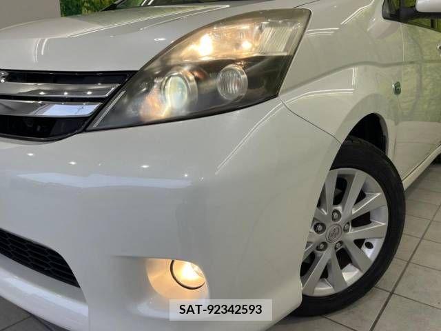 Toyota ISIS 2012-06 257397-12