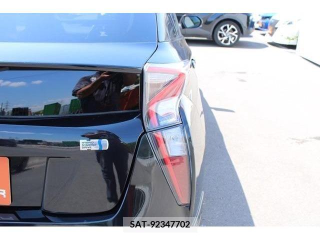 Toyota PRIUS 2016-05 366676-11
