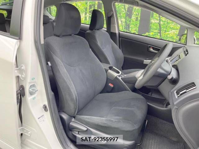 Toyota PRIUS 2015-01 219126-10