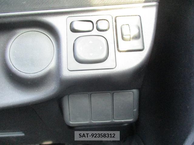 Toyota AQUA 2017-01 327661-8