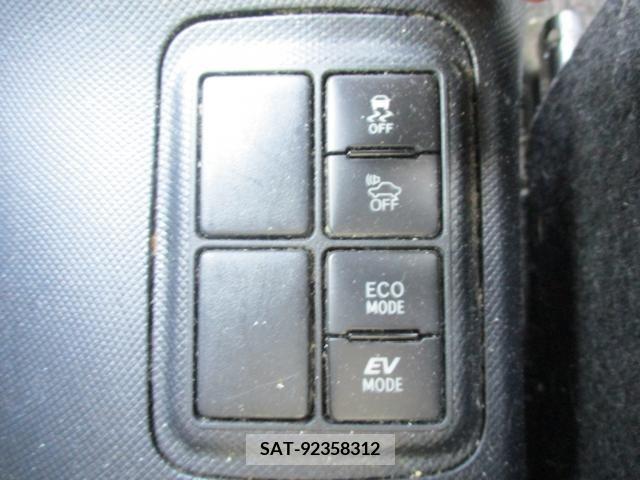 Toyota AQUA 2017-01 327661-9