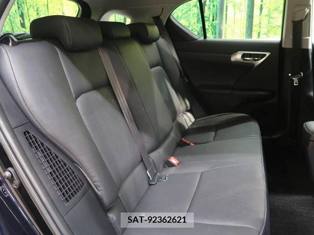 Lexus CT 2012-03 242934-11