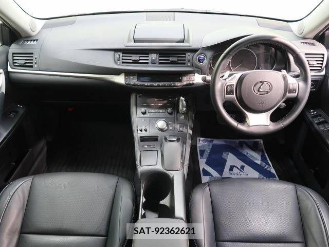 Lexus CT 2012-03 242934-1