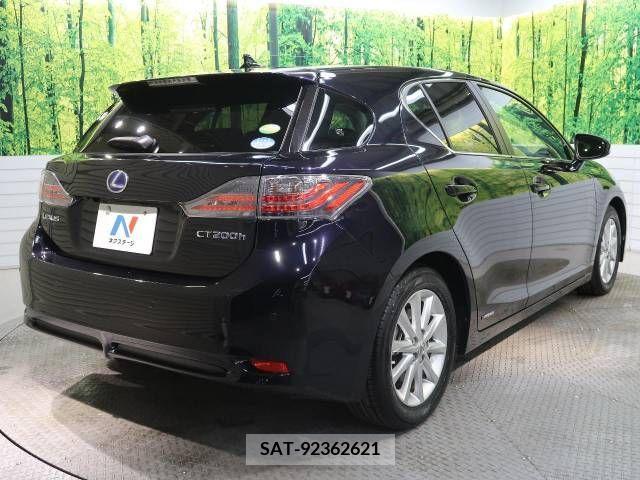 Lexus CT 2012-03 242934-17
