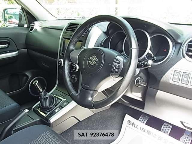 Suzuki ESCUDO 2013-04 201036-1