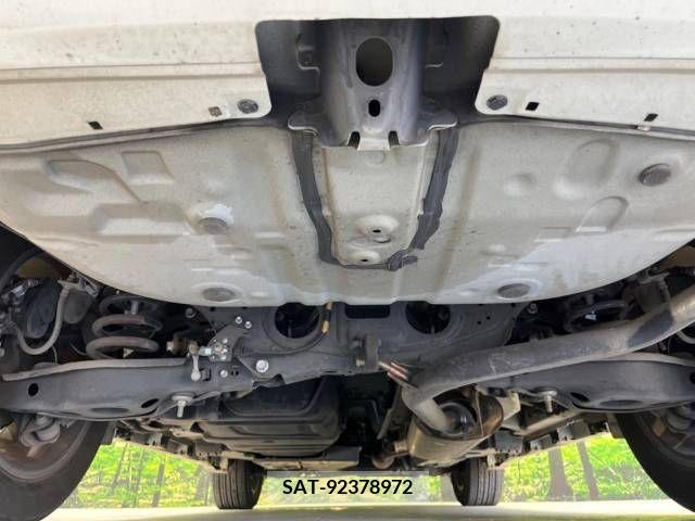 Toyota HARRIER 2017-08 382264-19
