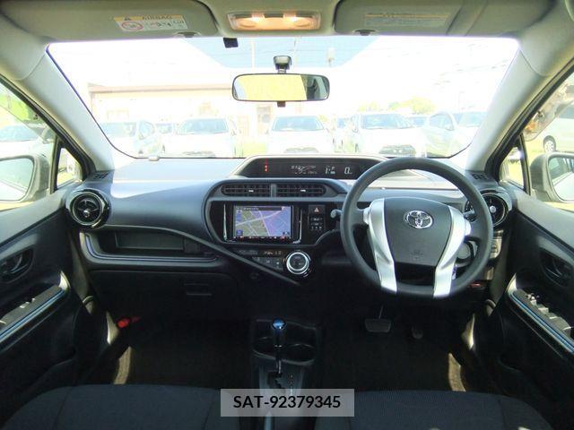 Toyota AQUA 2017-03 314296-1