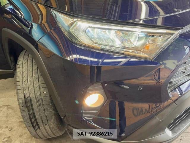 Toyota RAV4 2019-09 382473-12