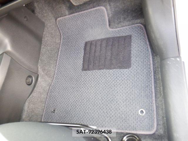 Nissan NOTE 2018-10 334742-25