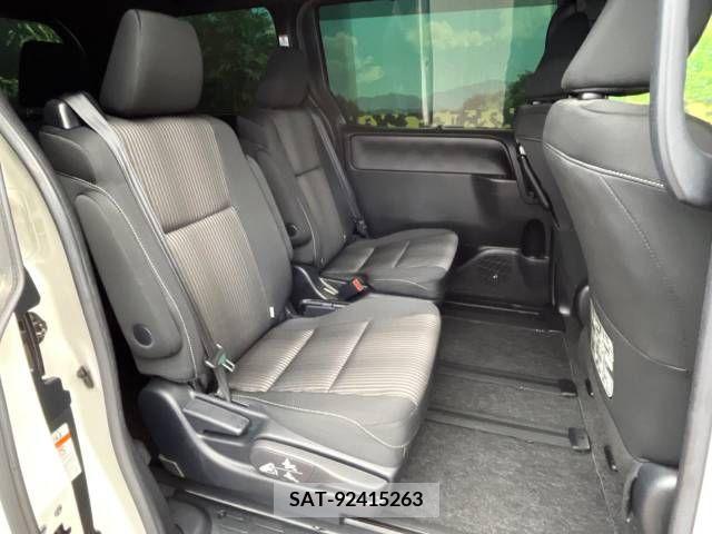 Toyota VOXY 2018-08 321590-9