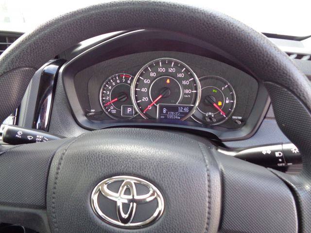 Toyota COROLLA AXIO 2018-04 11402-6