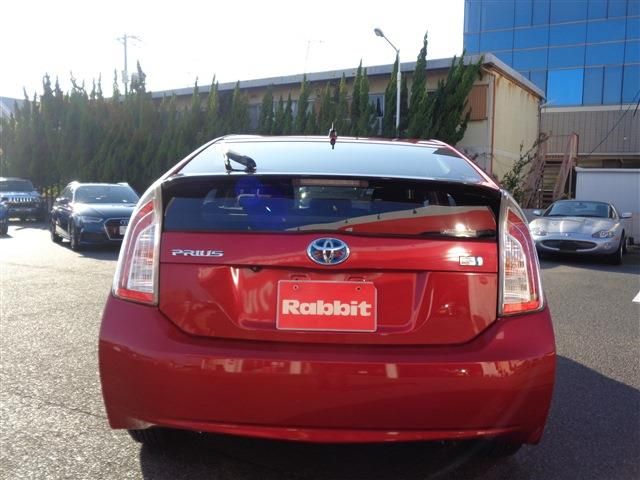 Toyota PRIUS 2014-11 183820-12