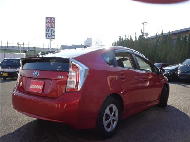 Toyota PRIUS 2014-11 183820-11