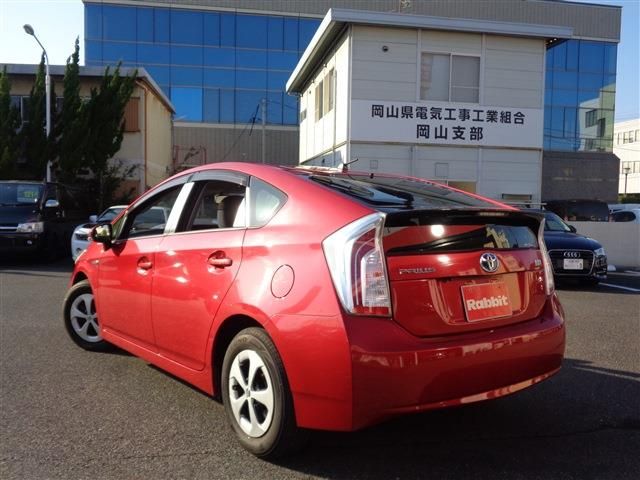 Toyota PRIUS 2014-11 183820-10