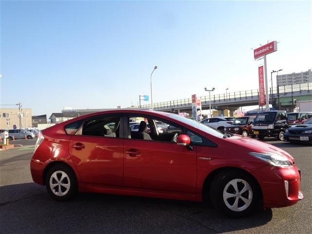 Toyota PRIUS 2014-11 183820-5