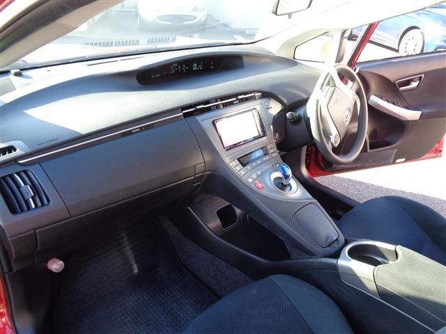 Toyota PRIUS 2014-11 183820-19