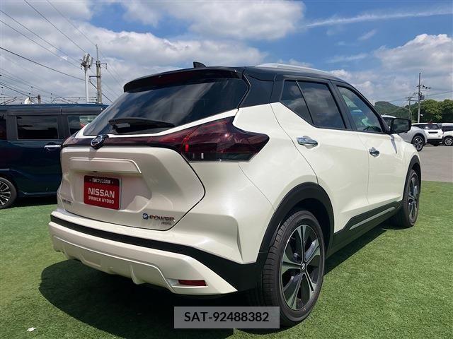 Nissan KICKS 2023-11 362285-1