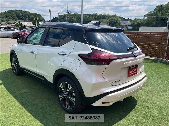 Nissan KICKS 2023-11 362285-19
