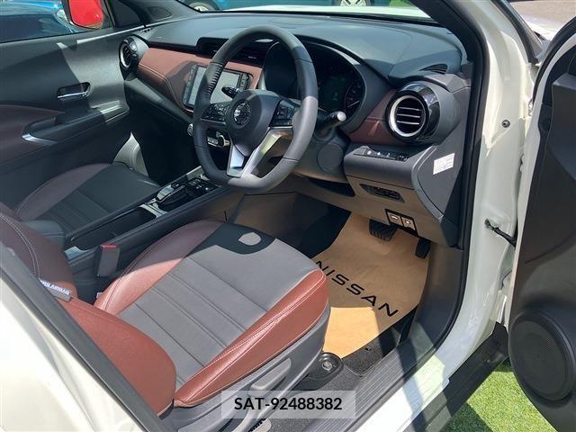 Nissan KICKS 2023-11 362285-6