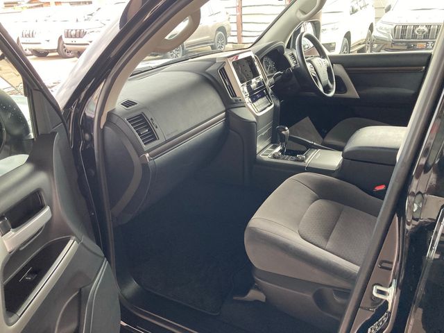 Toyota LAND CRUISER 2018-06 5878-20