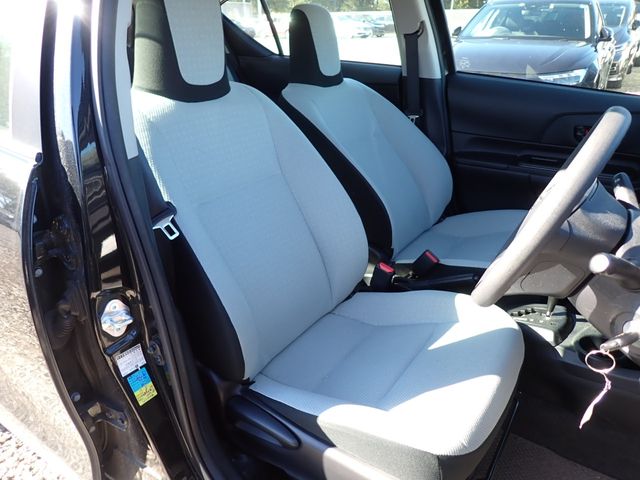 Toyota AQUA 2016-11 189681-10