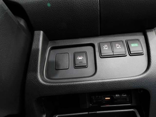 Nissan SERENA 2014-06 18957-7