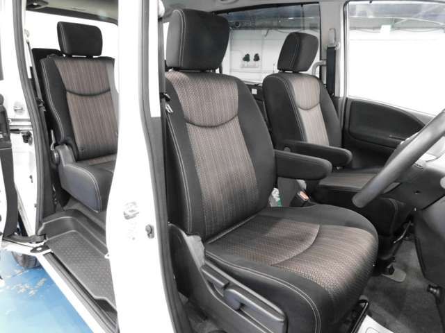 Nissan SERENA 2014-06 18957-11