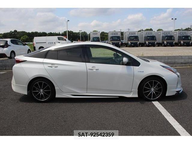 Toyota PRIUS 2016-06 366660-9