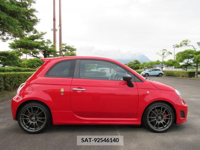 Abarth 695 2011-07 258726-11
