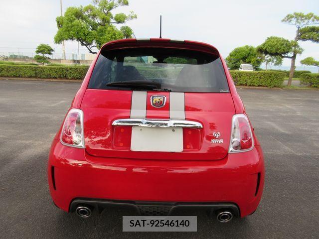 Abarth 695 2011-07 258726-12