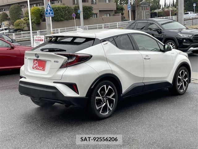 Toyota C-HR 2017-08 323025-3